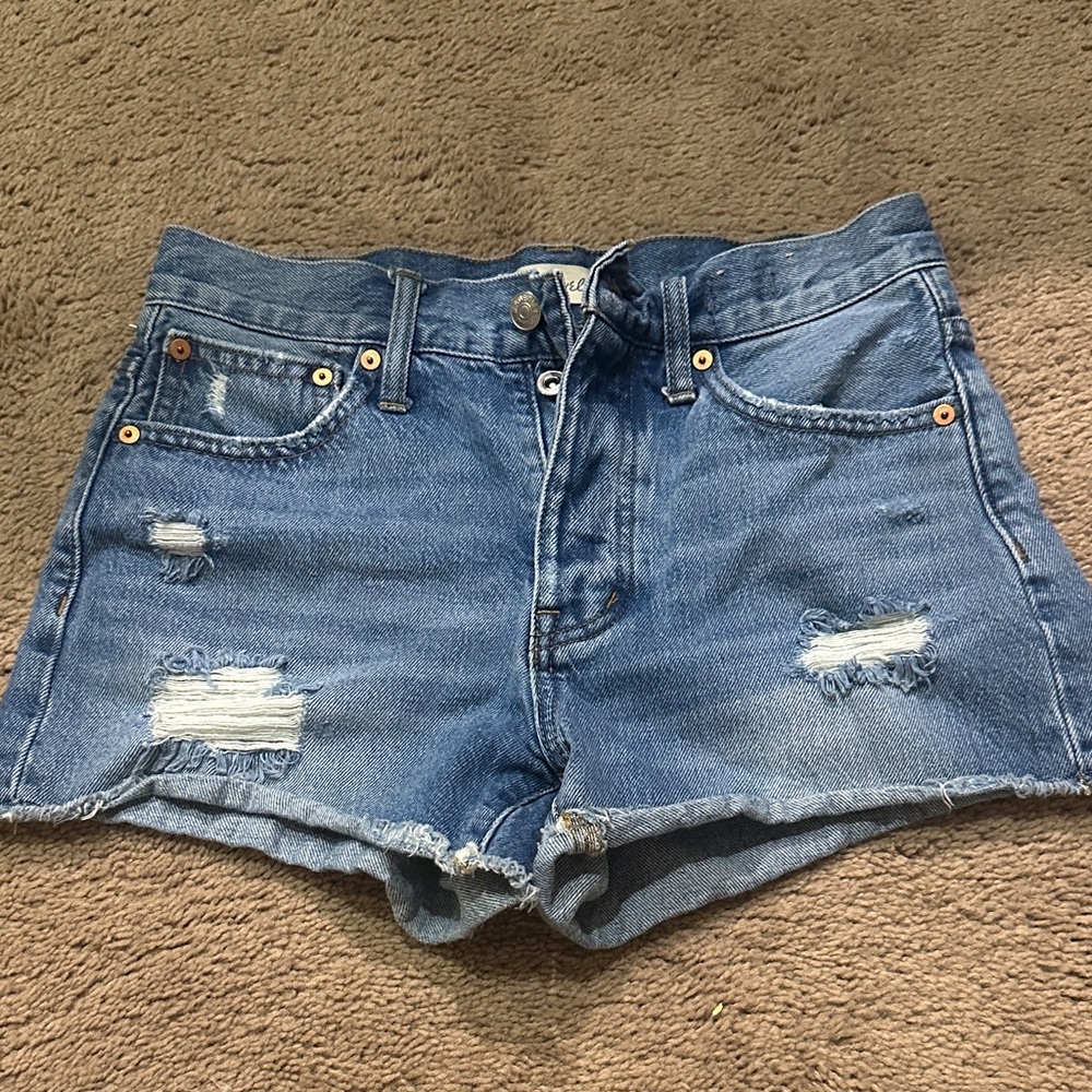 Madewell Relaxed Denim Shorts in Homecrest Wash: Ripped Edition